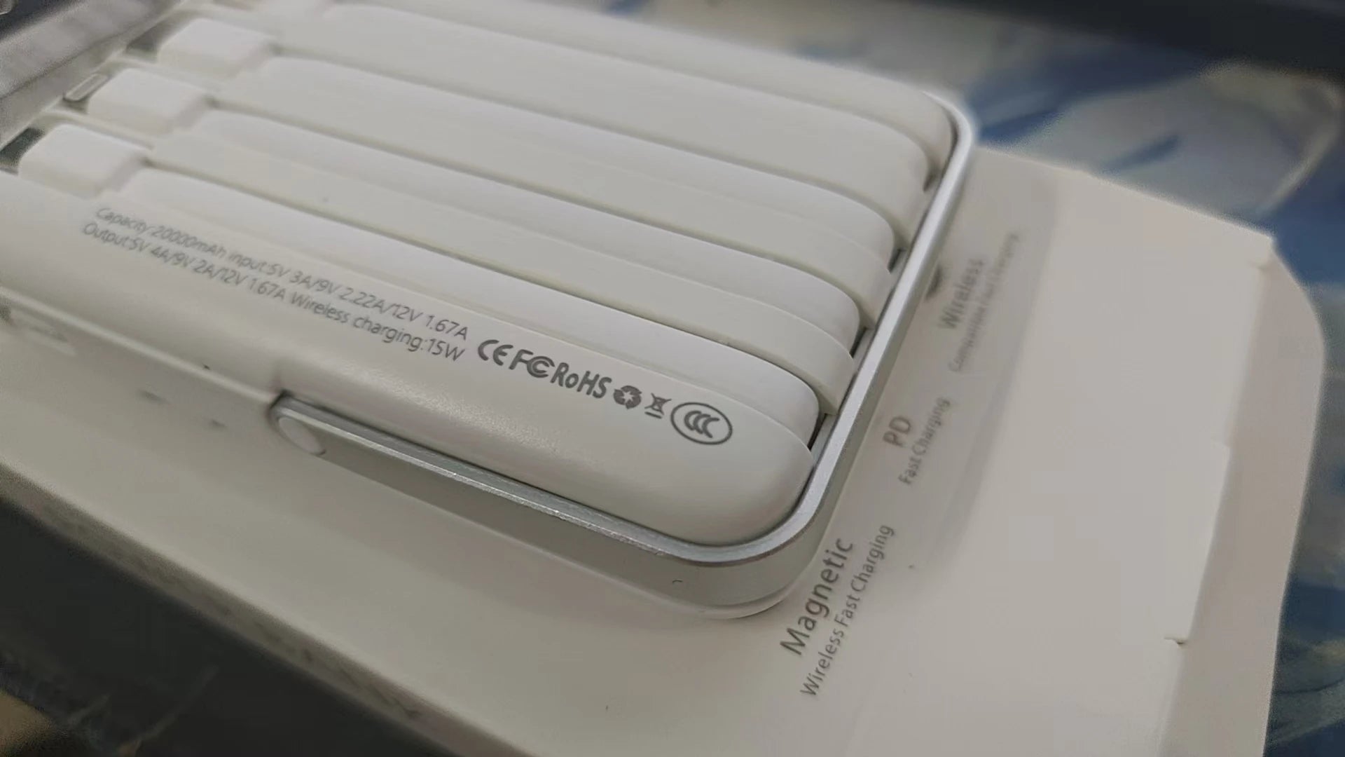 10,000mAh Magnetic Fast Charger – Lightning & USB-C